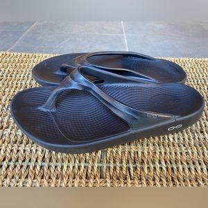 Oofos Black W7 - flip flop/sandals/thongs